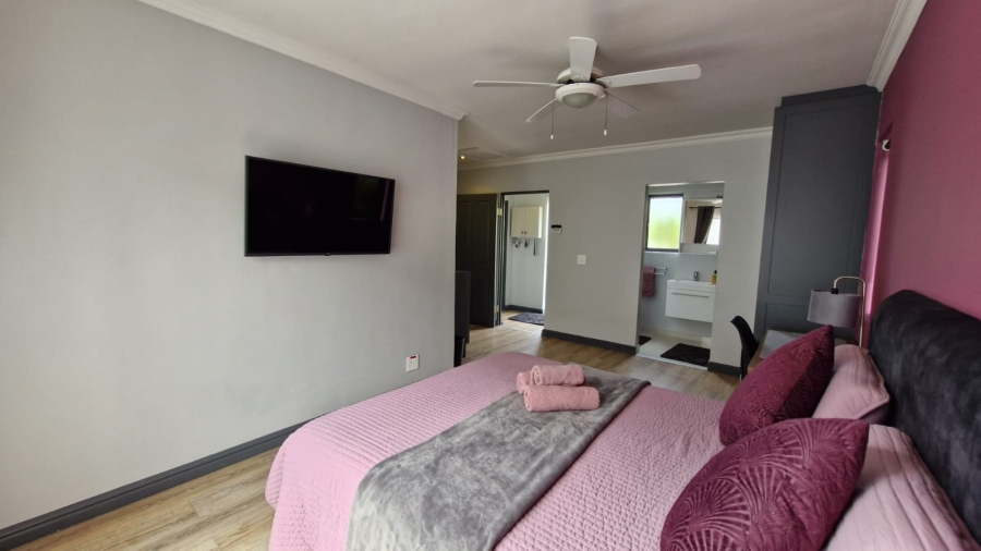 To Let 2 Bedroom Property for Rent in Noordhoek Western Cape